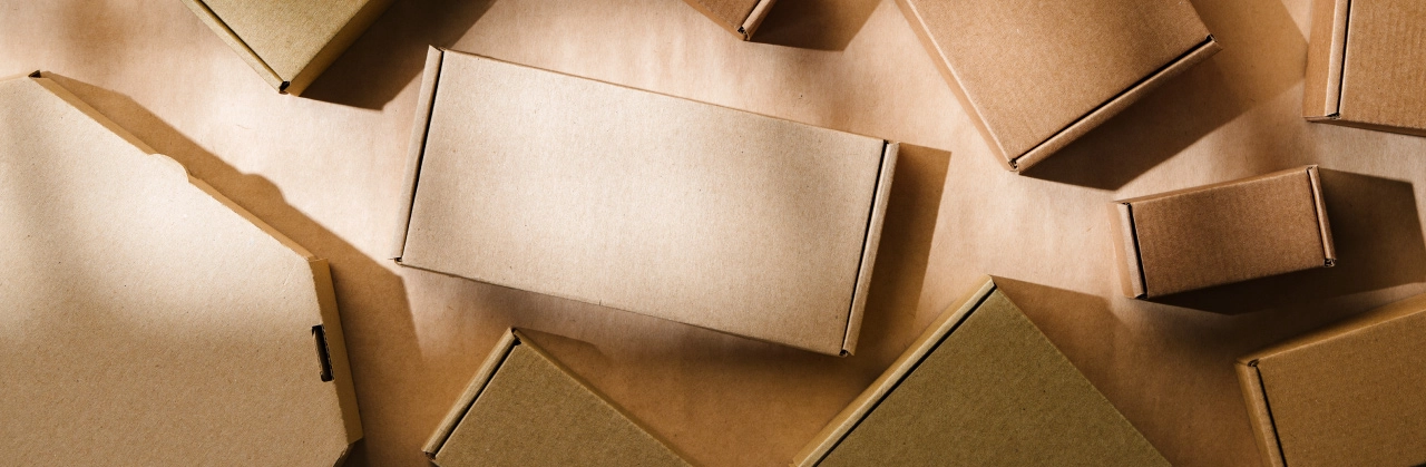 Dobór kartonów do e-commerce: Jak ECT wpływa na koszty i bezpieczeństwo wysyłki?